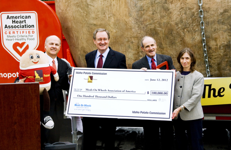 (From left) IPC President/CEO Frank Muir, U.S. Senators Mike Crapo and James E. Risch, and MOWAA President/CEO Enid Borden.